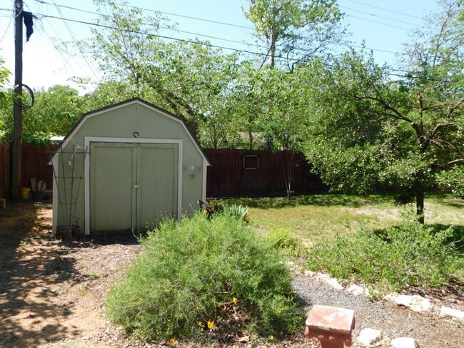 Building Photo - South Austin 2/2 with office