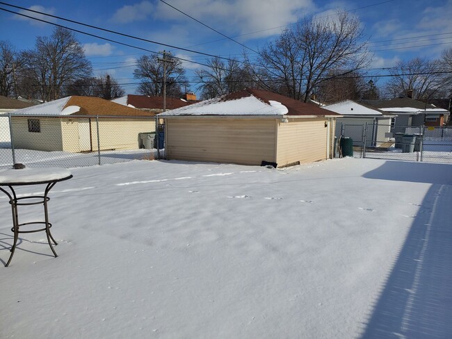 Building Photo - 3 Bedroom Single Family Ranch Home