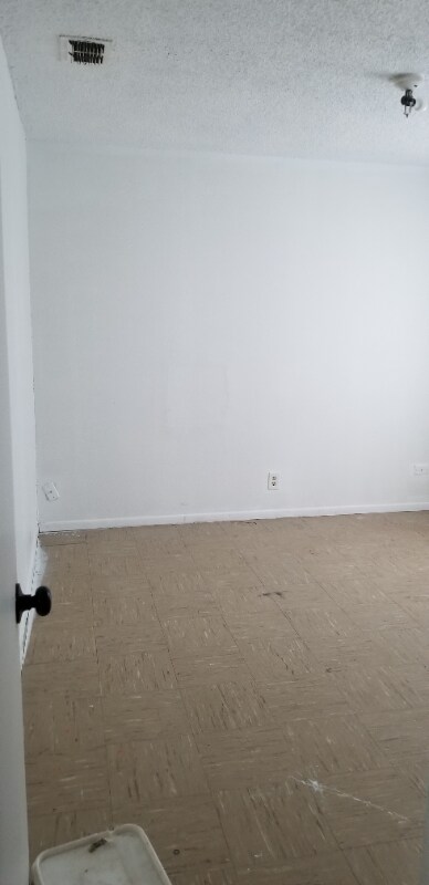 Building Photo - 4214 Woodmanor Dr