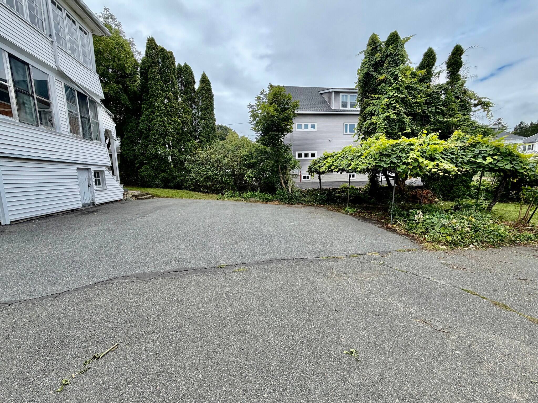 Parking area - 37 Leach St