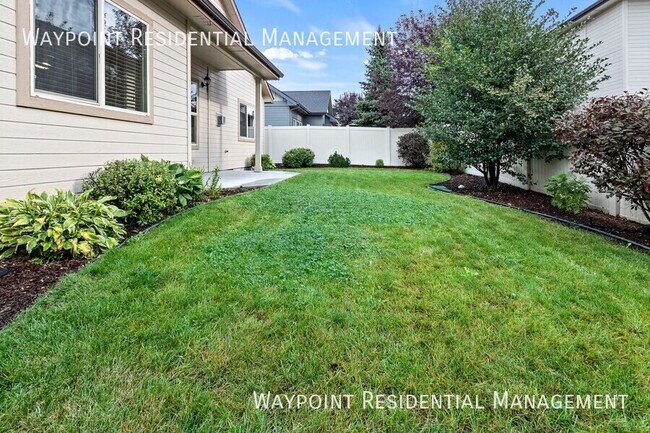 Building Photo - 2686 Vallin Ave N