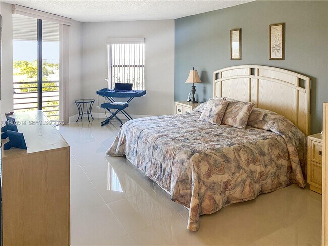 Building Photo - 7300 Radice Ct