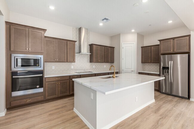 Building Photo - Gilbert Large 5 Bed 4.5 Bath Home with