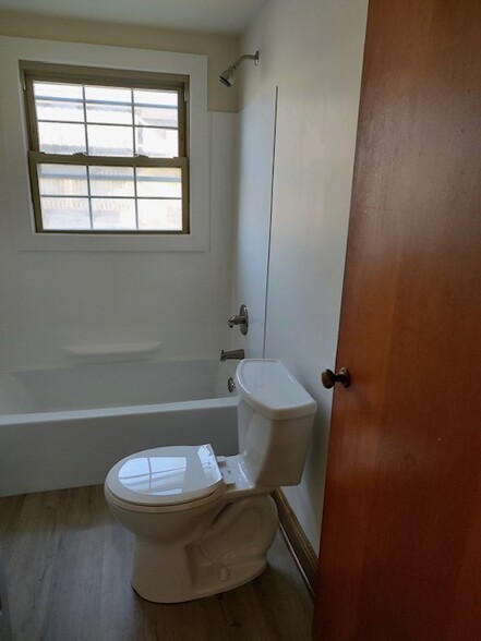 Bathroom - 535 Sewickley St