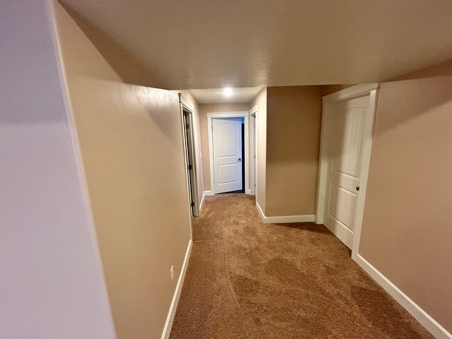 Building Photo - 1432 Falcon Dr