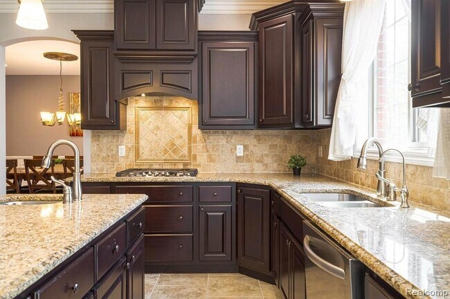 Building Photo - 4906 Stonehenge Dr