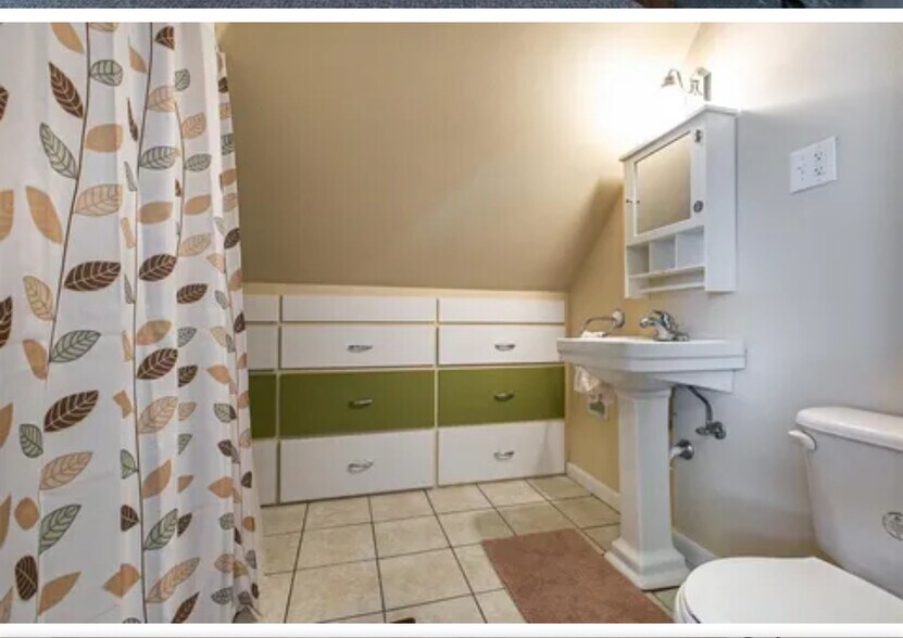 Building Photo - 1749 Clarke Dr