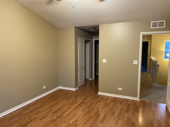 Building Photo - 496 Majestic Ln