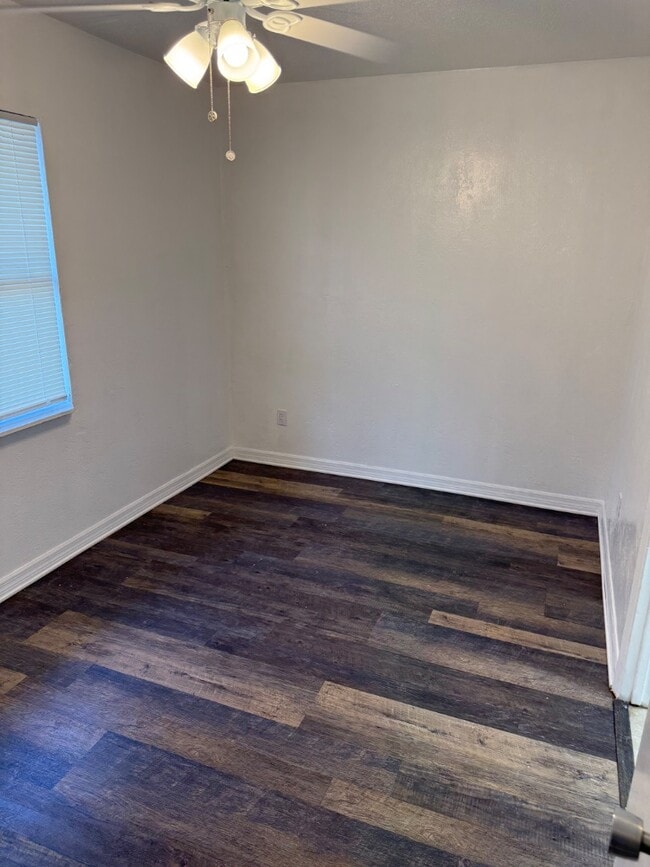 Building Photo - 1583 Sunset Ln