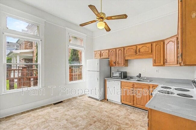 Building Photo - 512 E Waldburg Ln