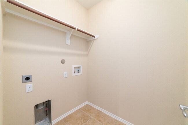 Building Photo - 6403 Guilford Glen Ln