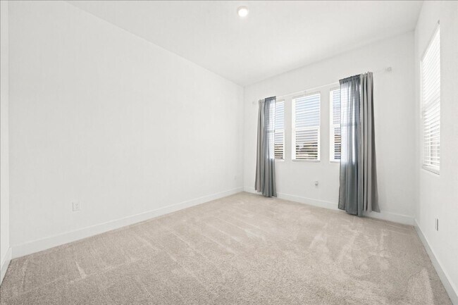 Building Photo - 12725 Parakeet Wy