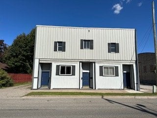 Building Photo - 423 E Portage Ave