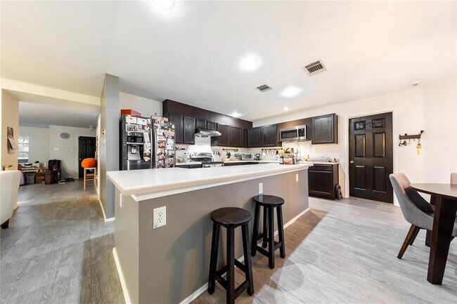 Building Photo - 1910 Ruthie Run