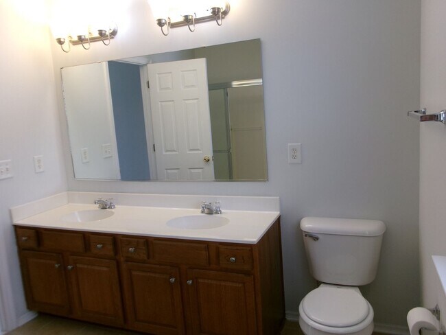 Building Photo - 3 bedroom, 2.5 bath home located in Bellegrove Preserve