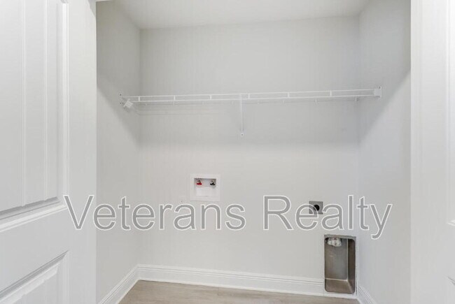 Building Photo - 14037 Fox Hill Dr