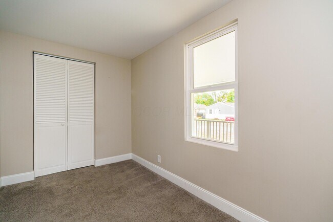 Building Photo - 2220 Sale Rd