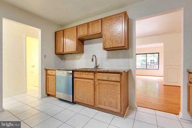 Building Photo - 5461 Enberend Terrace