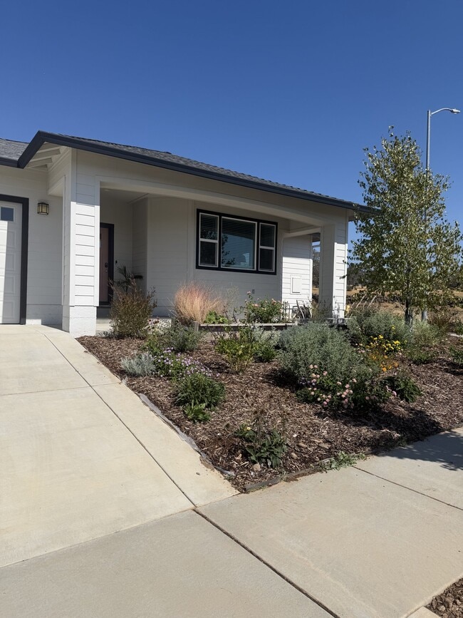 Building Photo - 2996 Wingfield Ave