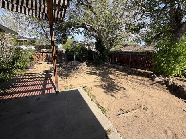 Building Photo - Cute 3 Bedroom Home in Sparks!