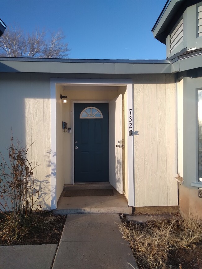 Building Photo - 732 Clovis Ave