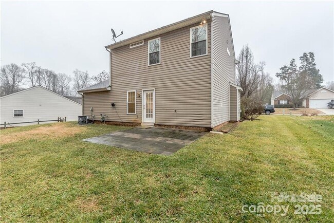 Building Photo - 231 Woodlynn Dr