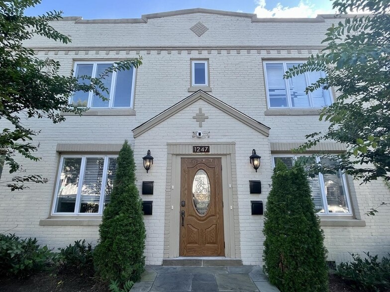 Building Photo - 1247 Penn St NE