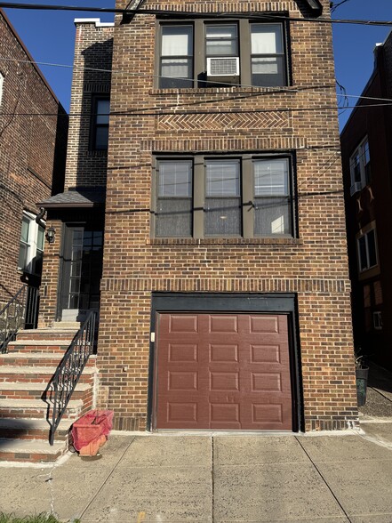Building Photo - 168 Cedar St