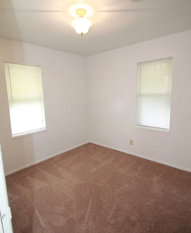 Building Photo - Don't miss out on this beautiful home!