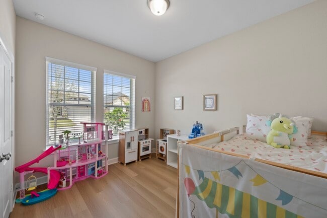 Building Photo - 7214 Oak Grv Trl