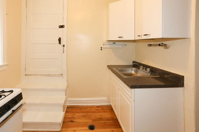 Building Photo - 632 W Aldine Ave