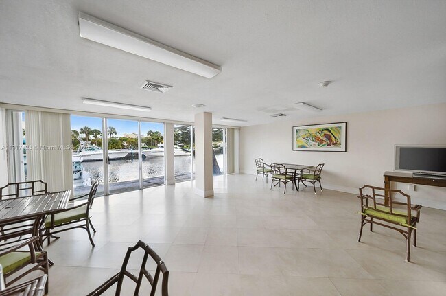 Building Photo - 13155 Ixora Ct