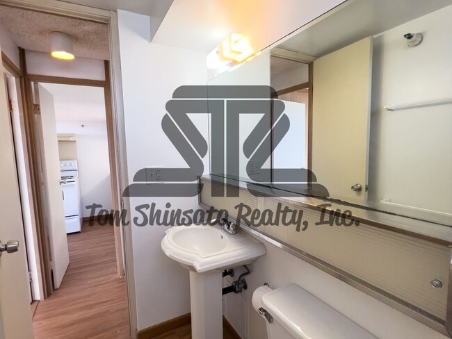 Building Photo - 1BR / 1Bath / 1Pkg - Rental at Century Park Plaza!