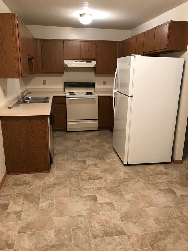 Interior Photo - 700 - 1549-1641 Dayton St.