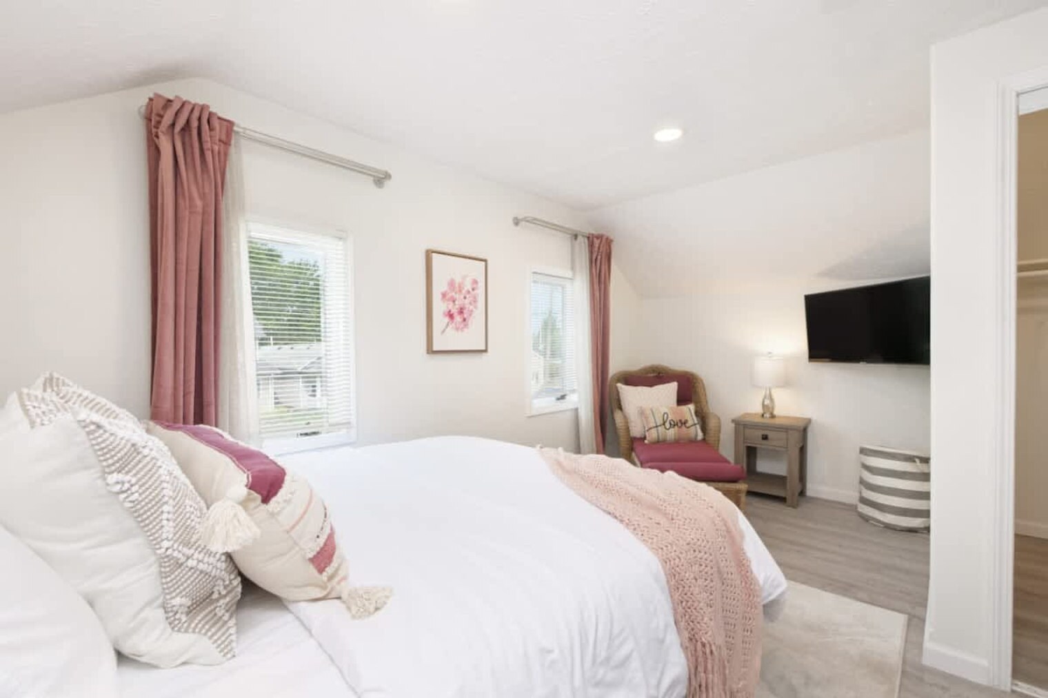 Building Photo - 415 Short St