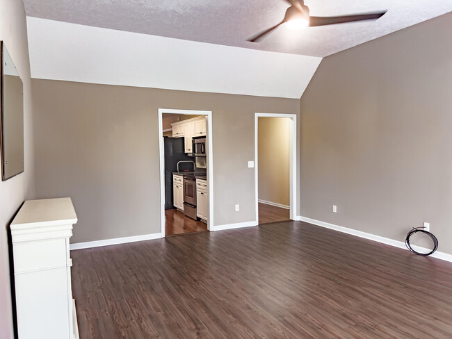 Building Photo - 252 Full Cir Dr
