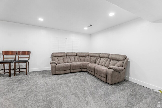 Building Photo - 4713 E Lk Cor Dr