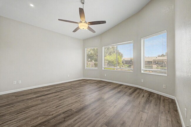 Building Photo - 1331 W Blue Ridge Ct
