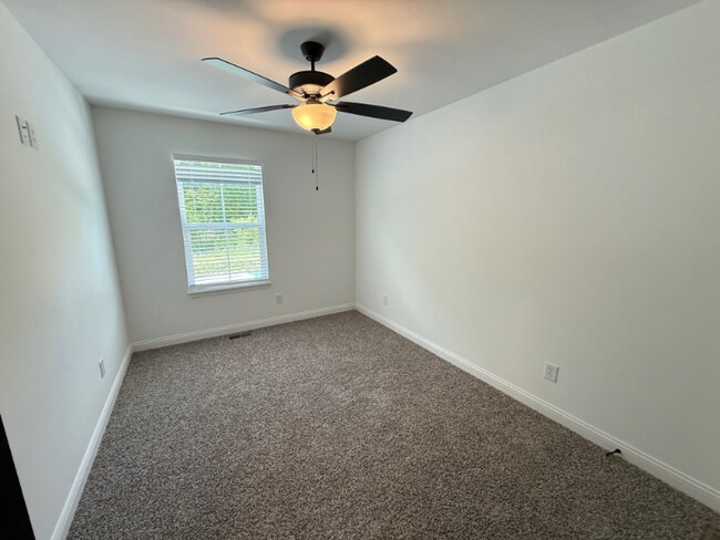 Building Photo - 2067 Aster Dr