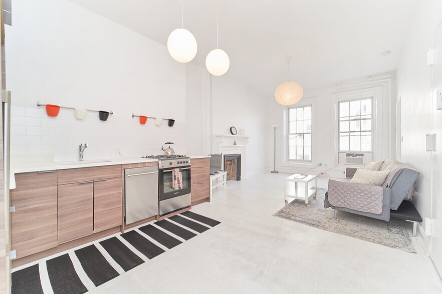 Building Photo - 168 W 130th St
