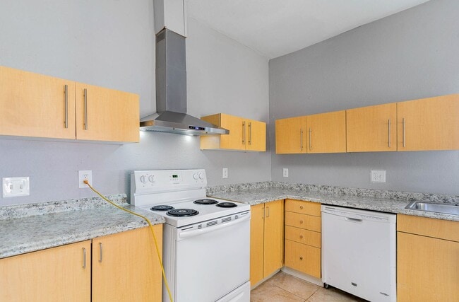 Building Photo - Affordable 4BD/2.5BA house!