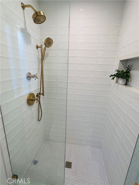 Building Photo - 611 Avenue C