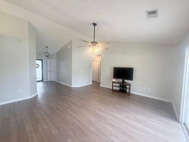 Building Photo - 112 Centennial Cir