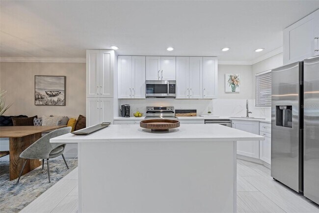 Building Photo - 1008 Apollo Beach Blvd