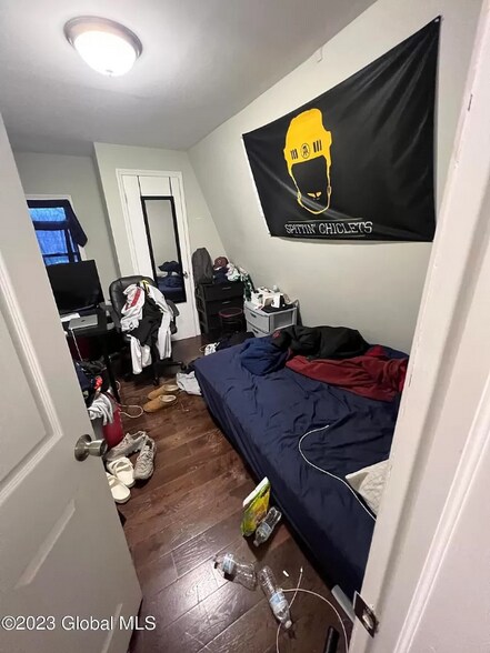 Building Photo - 423 Hudson Ave