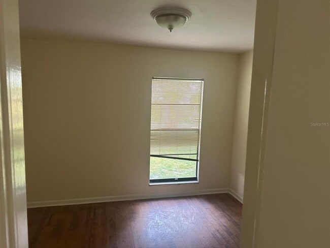 Building Photo - 212 N Chestnut Rd