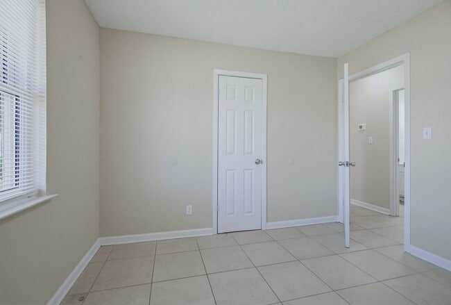 Building Photo - 5471 Buena Vista Ave