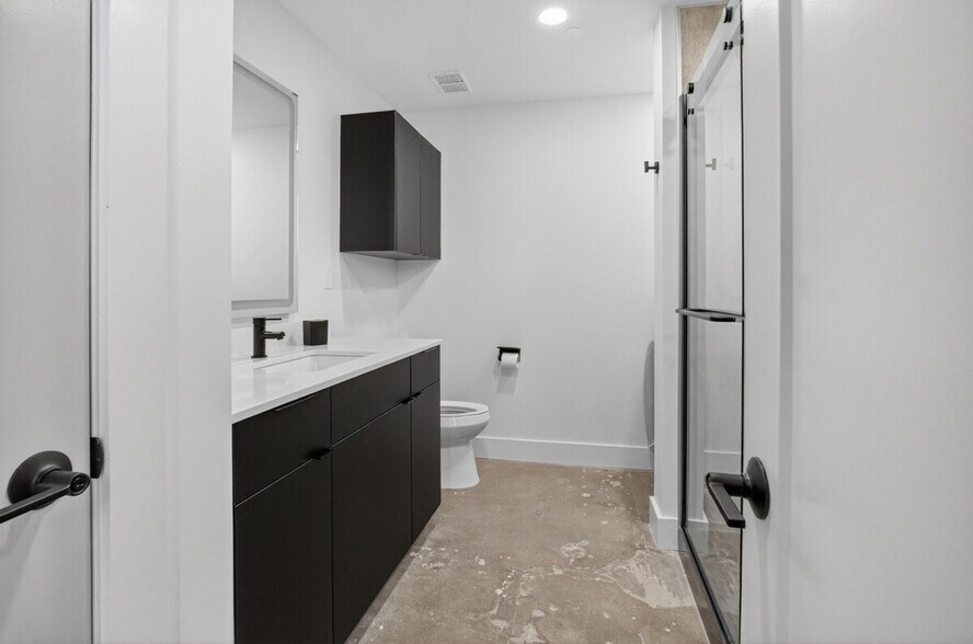 Building Photo - 116 W 3rd St