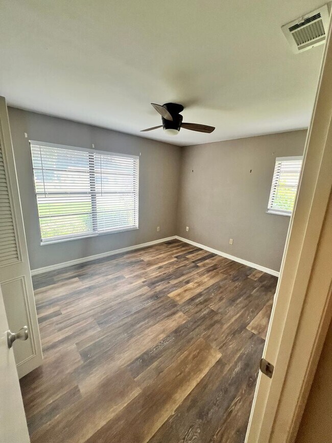 Building Photo - BEAUTIFUL 3 BEDROOM POOL HOME IN SANDPIPER...