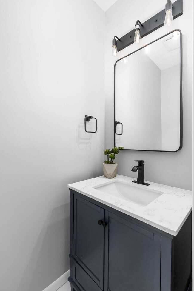 Building Photo - 848 Oak St